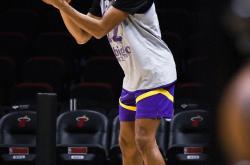 开云体育官网-湖人遭受连败，球队疲软状态低迷需重整旗鼓2025