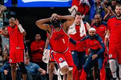 开云体育下载-快船队员力挽狂澜在比赛中取得胜利2025