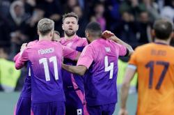 开云体育下载-包含欧国联赛事频发精彩，球员人气直线攀升的词条2025