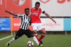 开云体育官网-沃尔夫斯堡中场策应紧密，主场领军争胜2025