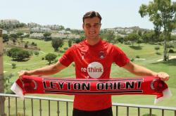 开云体育app-彼得堡联中场两球破门，助球队取胜2025