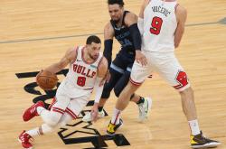 开云平台-关于爵士力克灰熊，拉文惊艳世界的信息2025