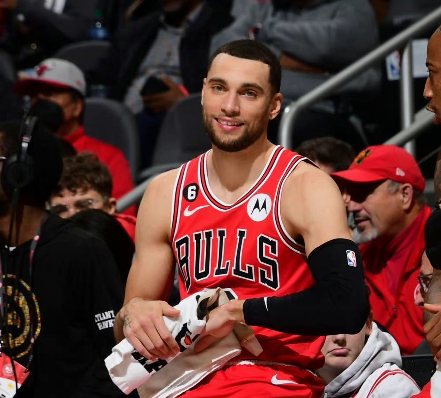 关于雄鹿爆冷美国男篮，拉文高光表现的信息