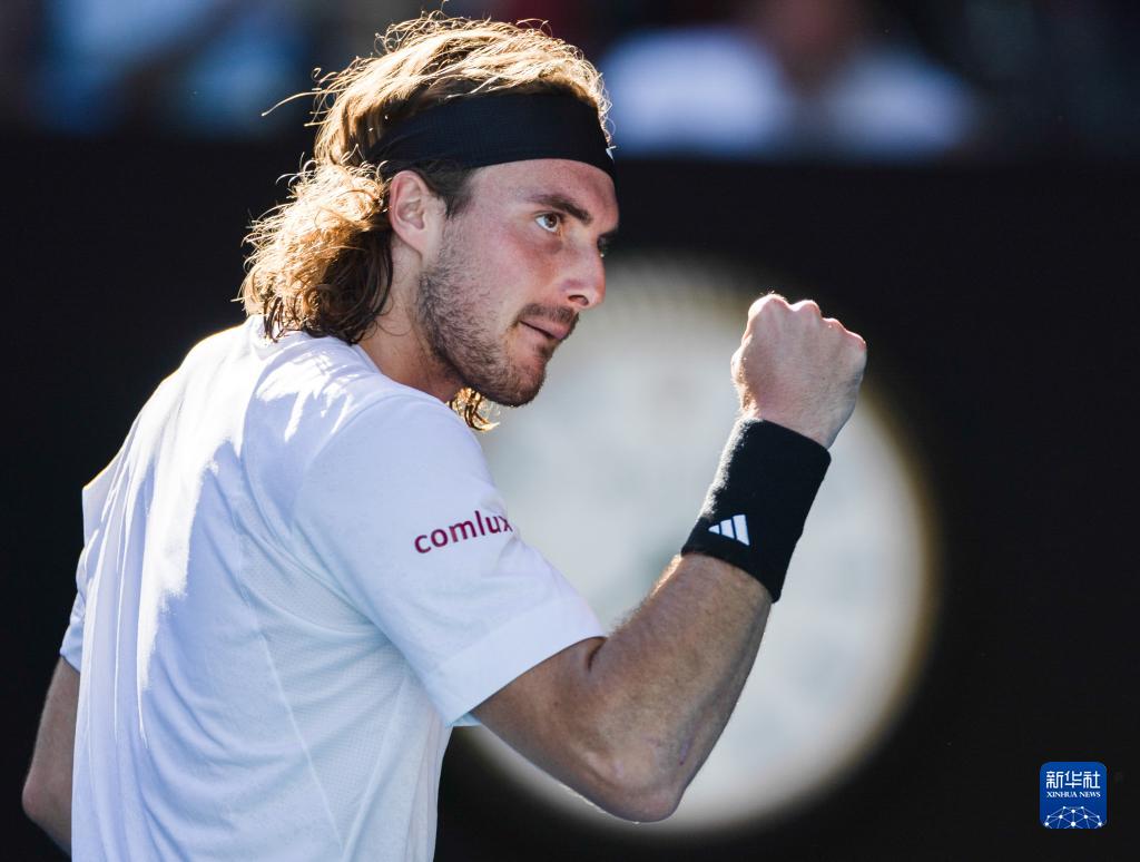 包含澳大利亚网球队鏖战美国网球队，西西帕斯爆发神勇的词条